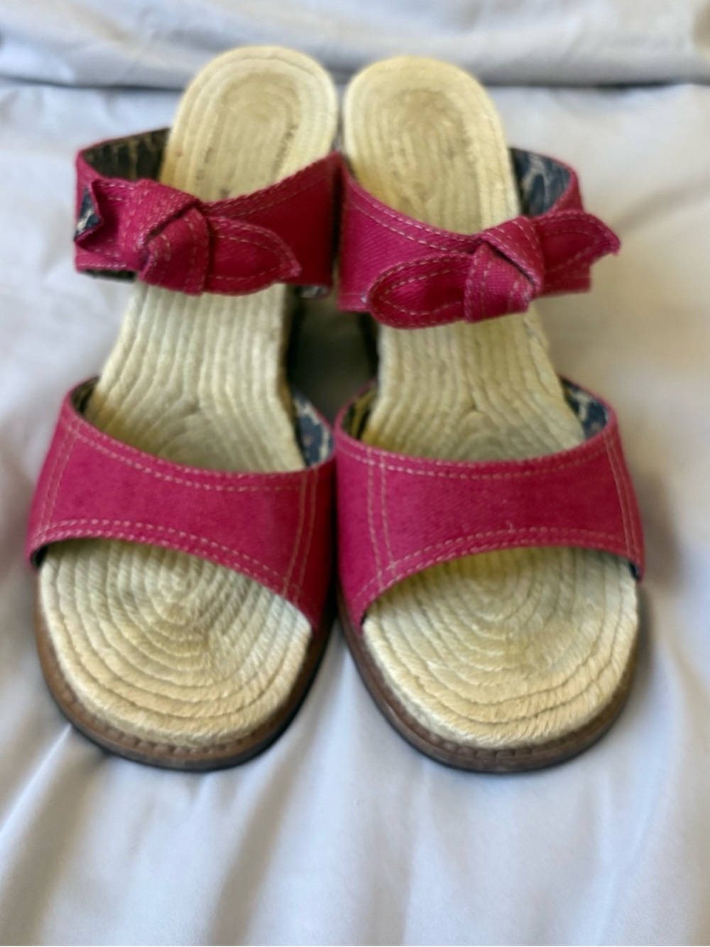 Size 8 Women’s Red Bow Strap Sandals